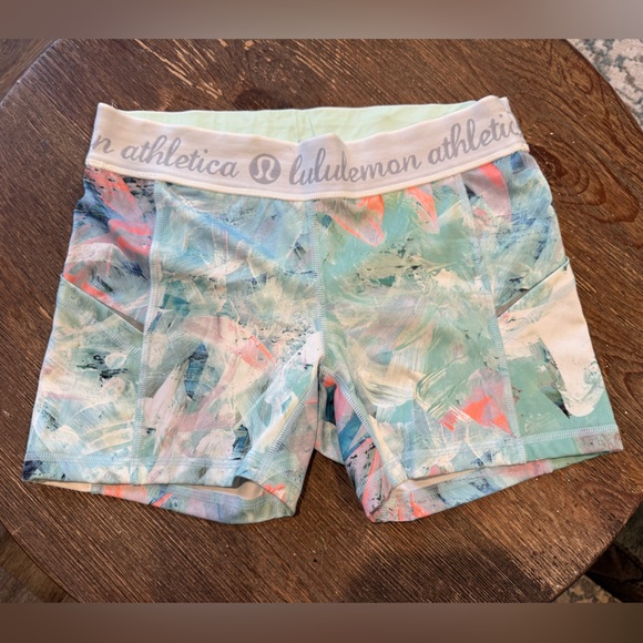 Lululemon spandex shorts multicolored size 8 - Picture 1 of 3
